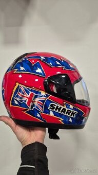 Helma Shark Carl Fogarty velikost S-M
