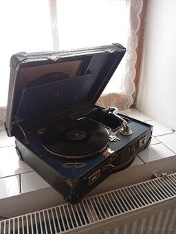 Kufříkový gramofon