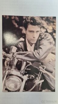 Pohlednice - Muž s motorkou