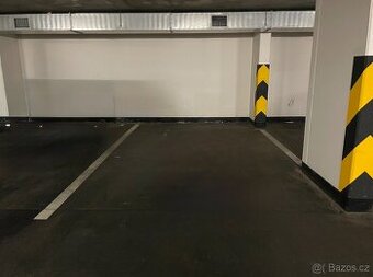 Pronajmu kryté garážové stání Pod Harfou 64