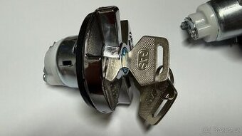 Víko Zátka nádrže Toyota land cruiser 7 HZJ 79