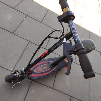 elektrická koloběžka Razor Power Core E90.