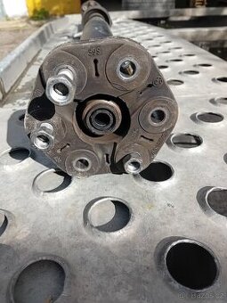 Kardan plně funkční na bmw e90 318 d r.v 2008