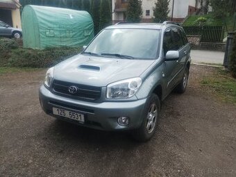 Prodám Toyota RAV4,2d-4d,nová v ČR 12/2003