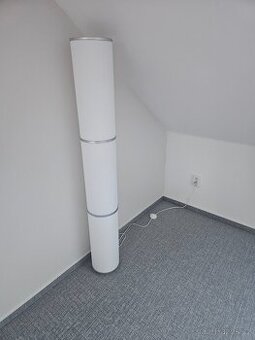 Nádherná, moderní stojací lampa Ikea Vidja, bílá, 138 cm