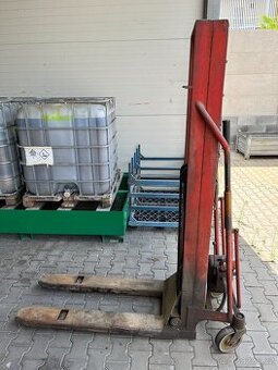 Ruční vysokozdvižný vozík