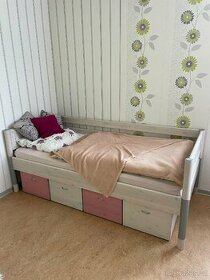 Dřevěná postel s polohovatelným roštem - 1