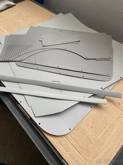 Boční panely a stropnice pro nákladní vozidlo VW T5 T6 LONG