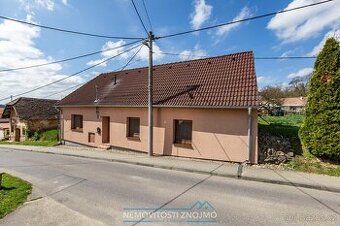 Prodej rodinného domu 4+kk, vejminek 1+kk, pozemek 838m2, k.
