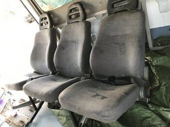 Trojsedačka dělená sedadla+ stěna RENAULT TRAFIC
