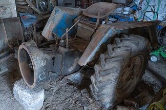 Zetor 25 přední náprava + zadek