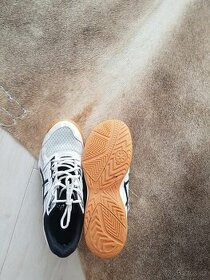 Tenisky Oasics vel.41,5 do telocvicny - 1