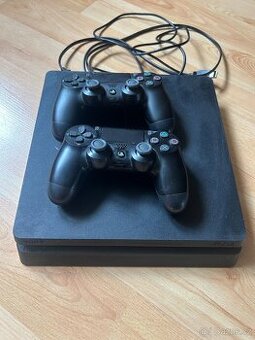 Playstation 4 Slim s kapacitou 1TB + 2 ovladače