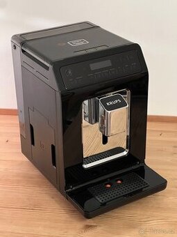 Automatický kávovar KRUPS EA89 na zrnkovou kávu, výborný sta