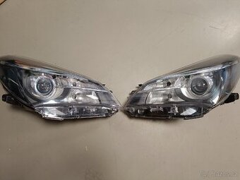 Hlavní světlomet Toyota Yaris L+P