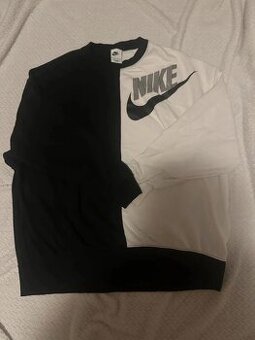 Nike mikina, černobílá – vel. XS, ale sedí spíš na L - 1