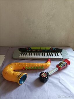 Dětské hudební nástroje - saxofon, klávesy, mikrofon