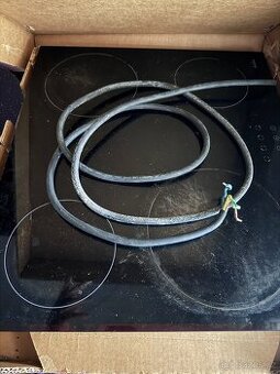 Prodám  eletrickou varnou desku zn.Amica