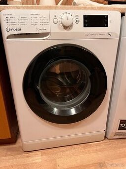 Pračka Indesit 7 kg / 1400 ot