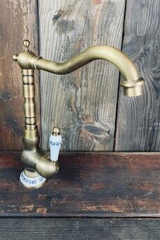 Nová mosazná vodovodní baterie