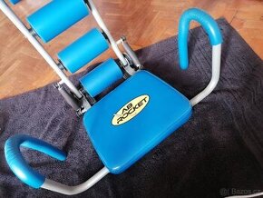 Posilovací stroj na břišní svaly AB Rocket