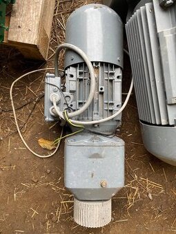 El motor s převodovku