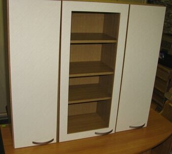 3 horní kuchyňské skříňky - 1