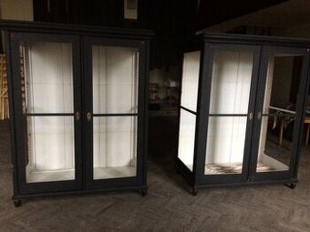 Masivní skleník, prosklená skříň