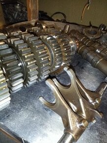 Honda Hornet CB600F,rok 05,06-vačky,oil pumpa