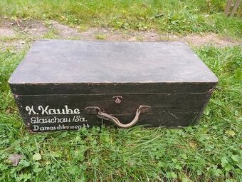 Starý německý vojenský kufr