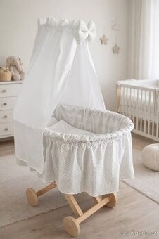 Pojízdný košík pro miminko s výbavou