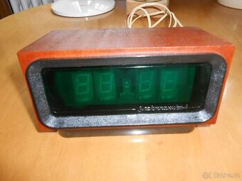 Staré sovětské hodiny 70-80 léta-funkční - 17,5x10,5x10cm
