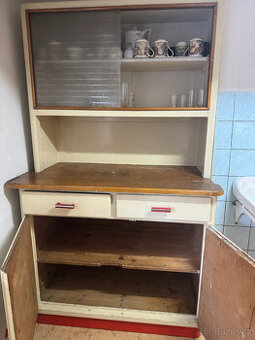 Rustikální kredenc