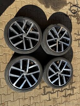 ALU KOLA VW GOLF VII R18 5x112 5G0601025CP + PNEU 225/40 R18