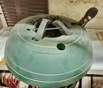 stojánek na vánoční strom