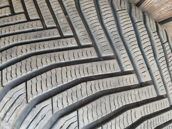 Pneu 235/45/18.Michelin