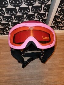 Dětská helma a lyžařské brýle