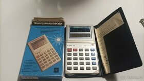 Stará solární kalkulačka MK-60
