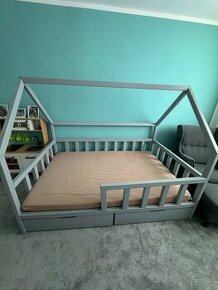 Dětská postel domeček