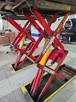 Vysokozdvižný nůžkový zvedák CORGHI 2500 kg