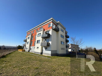 Prodej bytu 3+kk+B, 108 m2 s venkovním parkovacím stáním v P