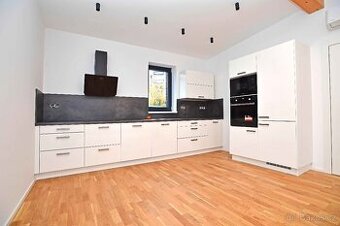 Pronájem rodinného domu 190 m², pozemek 285 m² Hillebrantova - 1