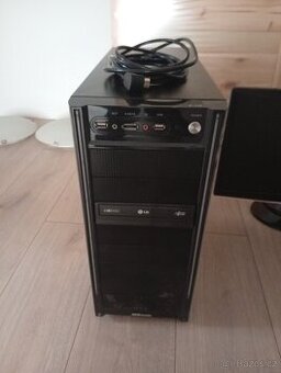 PC v zachovalém stavu a monitor - 1