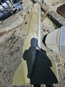 Podvěsná nádrž ve tvaru rakety :-)