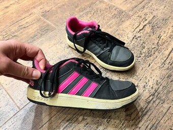Dívčí tenisky Adidas, vel. 30