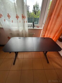 Prodám herní stůl ULTRADESK FRAG