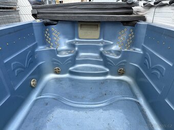 Swim spa Jazzi spa dual zone.