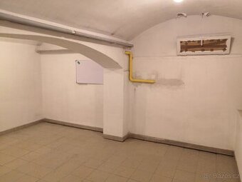 Pronajmu sklad 20 m2, Praha 3 Lipanská