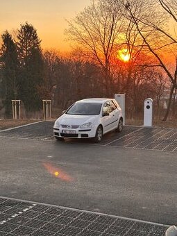 Vw golf na opravu nebo nahdadní díly v celku