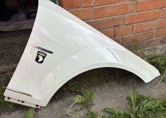 Mercedes-Benz W204 pravý přední blatník